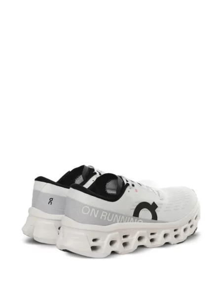 Sneakerși On alb