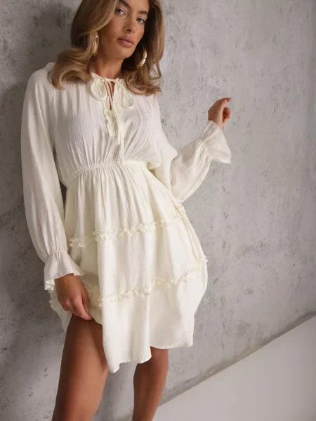 Rochie de vară din vâscoză vaporoasă cu volane și tip cravată Thalania bej
