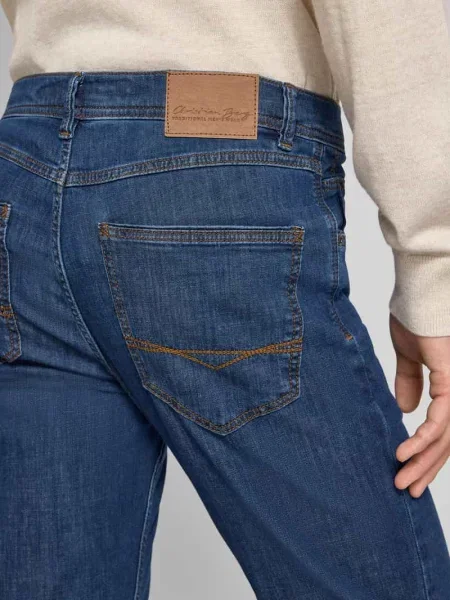 Jeansy w kroju regular fit z ultralekkiego denimu Christian Berg Men