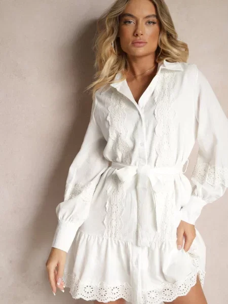Sukienka Koszulowa z z Bawełną Ozdobiona i Koronką Korresil biała
