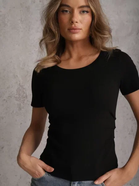 T-shirt w Prążki z Marszczeniami po Bokach Nedala czarny