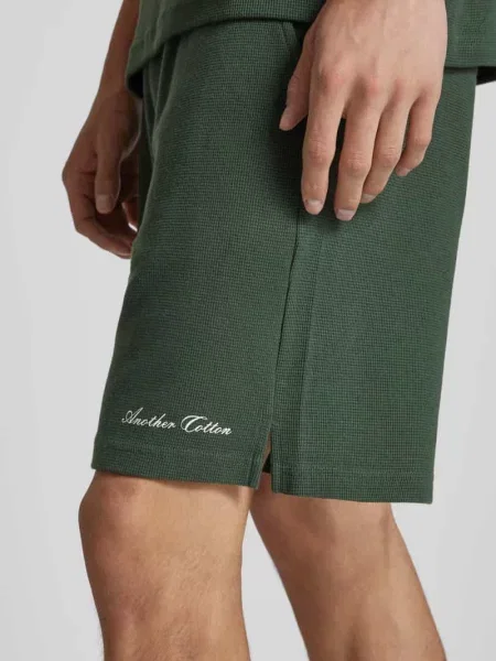 Szorty o kroju relaxed fit z fakturowanym wzorem Another Cotton Lab