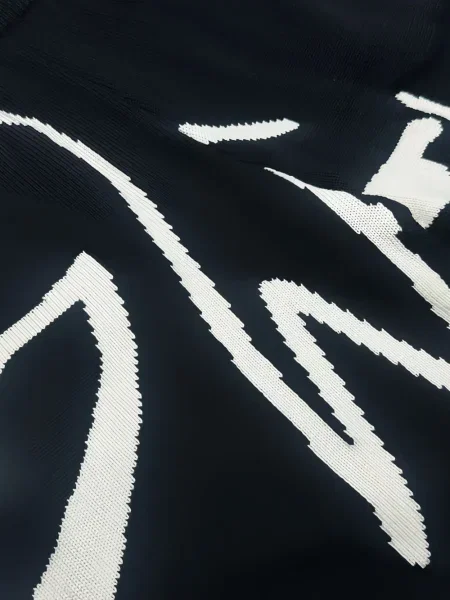 Pantaloni scurți Haculla de lână cu imagine negru