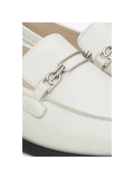 Лофери з пряжками шкіряні молочні Estro білі