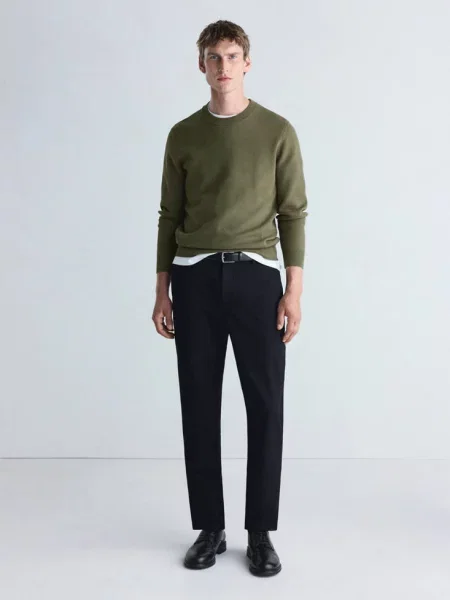 Spodnie slim fit comfort Thermolite® Mężczyzna 38 MANGO MAN czarny