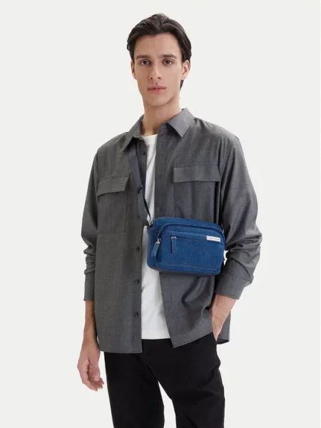 Crossover torbica Calvin Klein Sleek Denim Utility Camera Bag plava