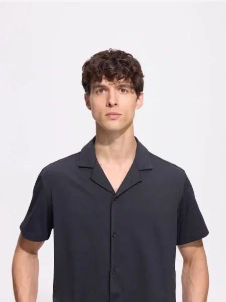 Reserved Сорочка regular fit з коротким рукавом чорний