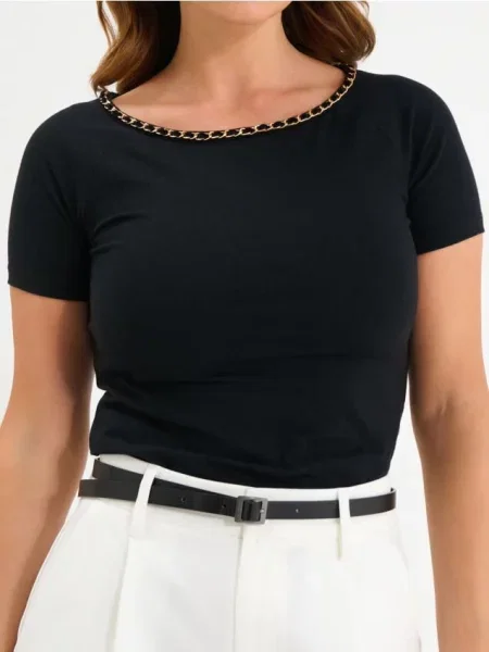 Блузка з декоративним вирізом чорний