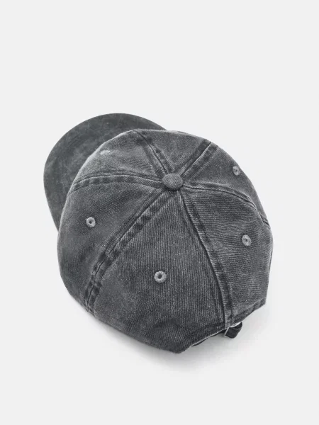 Pull&Bear Čiapka BROOKLING tmavosivá biela
