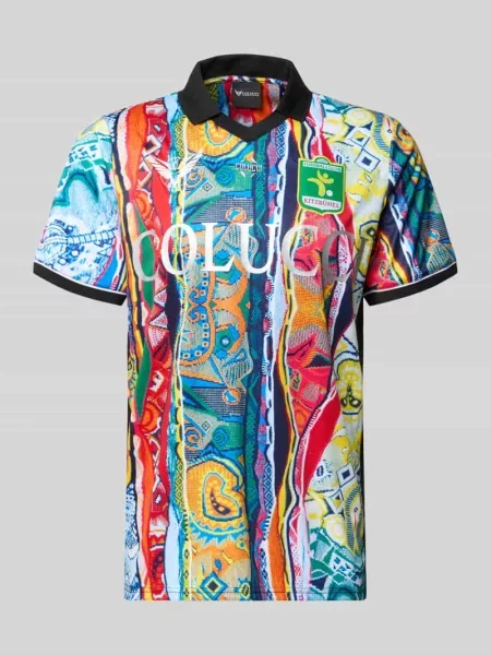 T-shirt z dekoltem w serek w kroju regular fit Colucci czerwona
