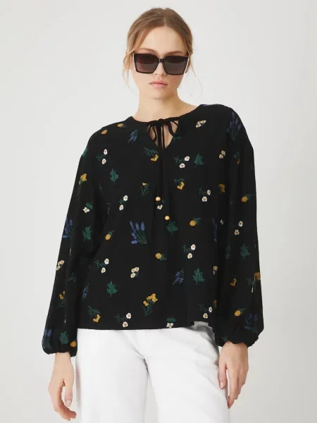 Bluza s primesjo lana Medicine črna