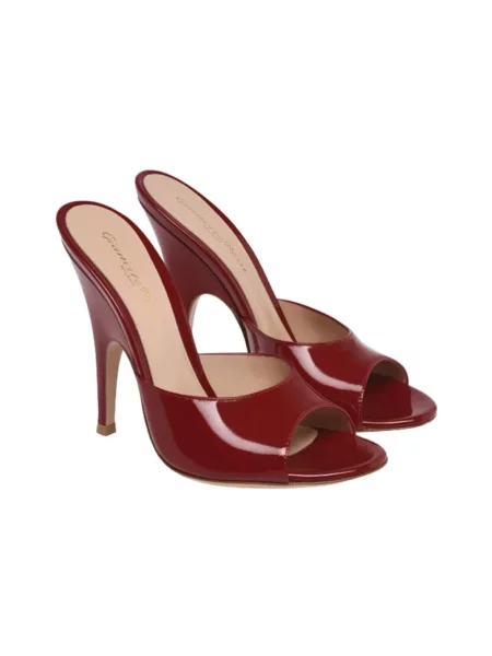 Klapki mules Gianvito Rossi skórzane czerwone