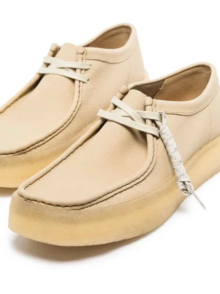 Nėriniuotos bateliai Clarks Originals su raišteliais