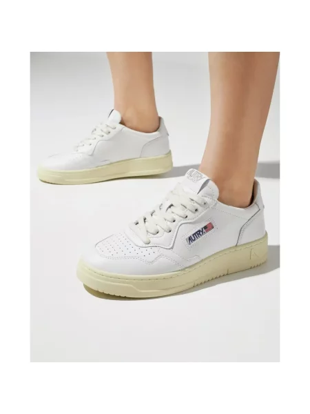 Sneakersy Autry białe