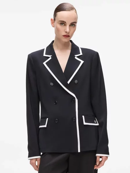 Karl Lagerfeld sacou un singur rând de uni negru