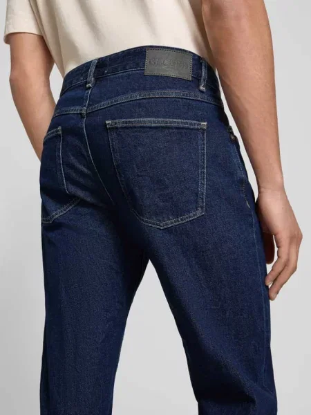Jeansy o kroju straight fit z naszywką z logo Closed granatowe