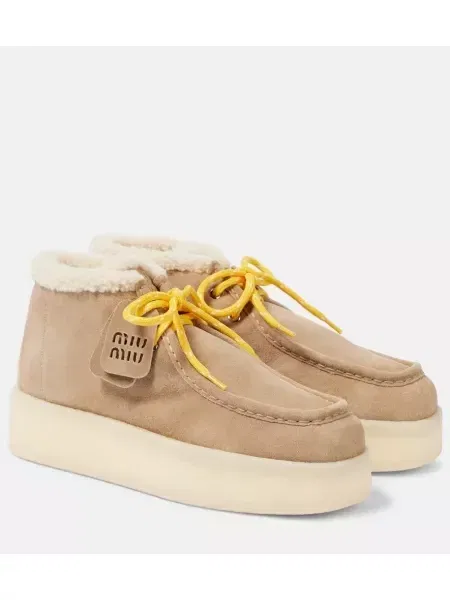 Miu Miu Botines de piel con forro de borrego beige