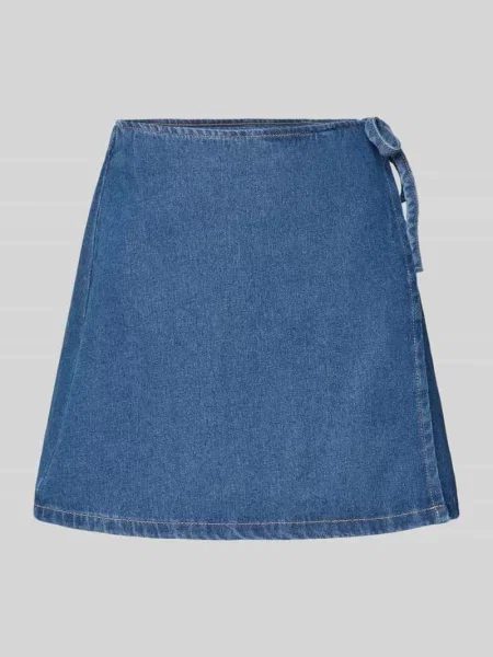 Spódnica jeansowa lekko rozkloszowana w stylu kopertowym model ‘FIBBO’ Pieces granatowa