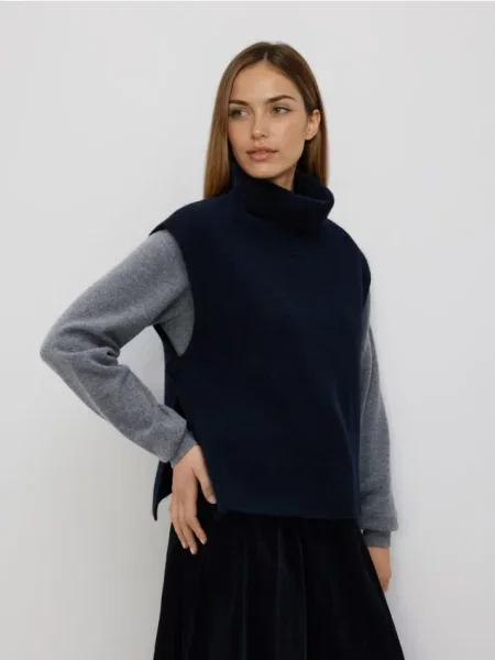 Reserved Трикотажний жилет з коміром-гольф темно-синій синій