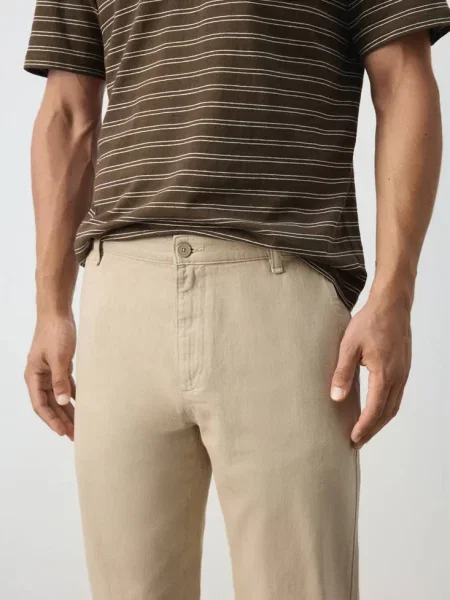 Jeansy relaxed fit z mieszanki bawełny i lnu Mężczyzna 44 MANGO MAN beżowy