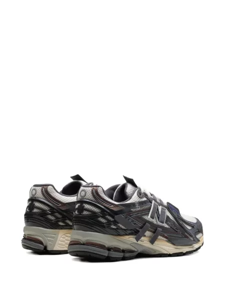 Sneakerși New Balance cu șireturi din dantelă alb