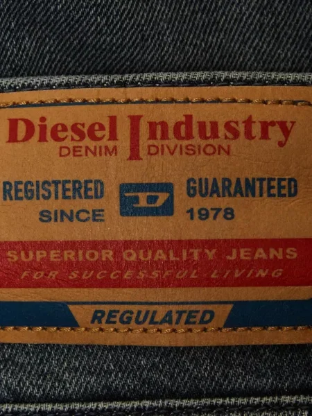 Viseltes hatású széles szárú farmer Diesel kék