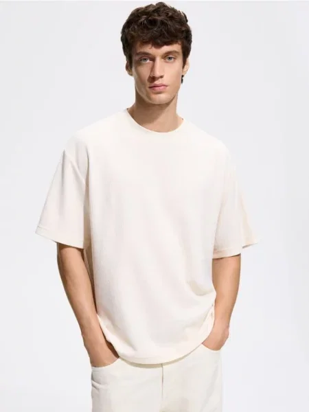 Reserved Tricou cu croială lejeră din structurat crem