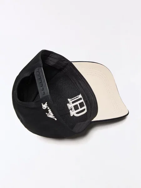 Bershka Sapkák NEW VARSITY homok fekete