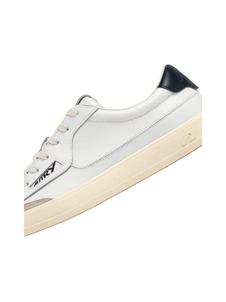 Sneakersy Autry białe