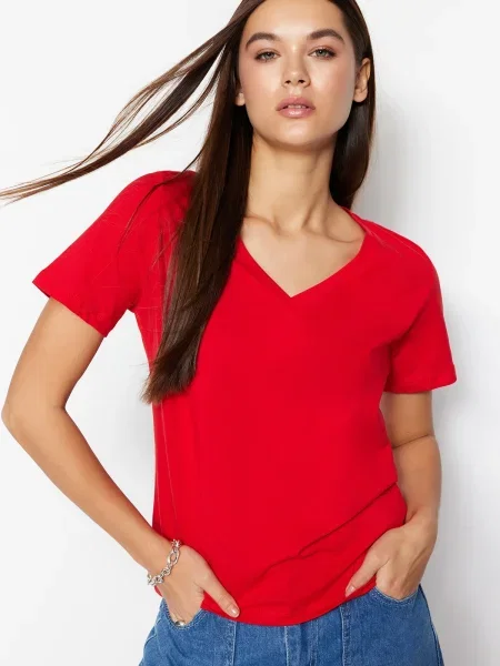 Tricou Trendyol tricotate cu decolteu în V roșu