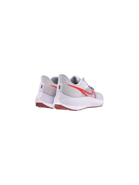 Pantofi Nike roșu
