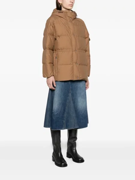 Krátký péřová bunda Moncler s kapucí hnědá