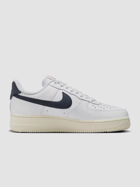 Кожаные кроссовки Nike Air Force 1 белые
