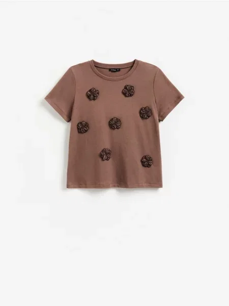 Reserved Tricou cu aplicații decorative cafeniu