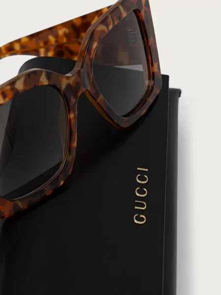 Солнцезащитные очки Gucci