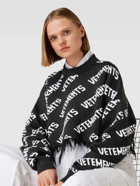 Sweter z logo na całej powierzchni Vetements czarny