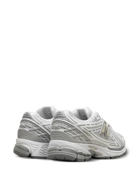 Sneakerși New Balance cu șireturi din dantelă alb