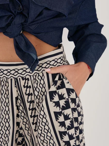 Pantaloni scurți Sublevel negru