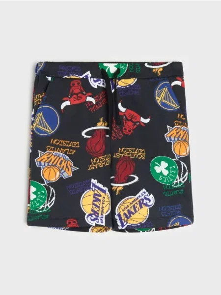 Sinsay Šortky s bavlnou NBA černá