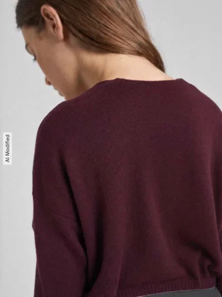 Sweter o kroju relaxed fit z dekoltem w serek Only