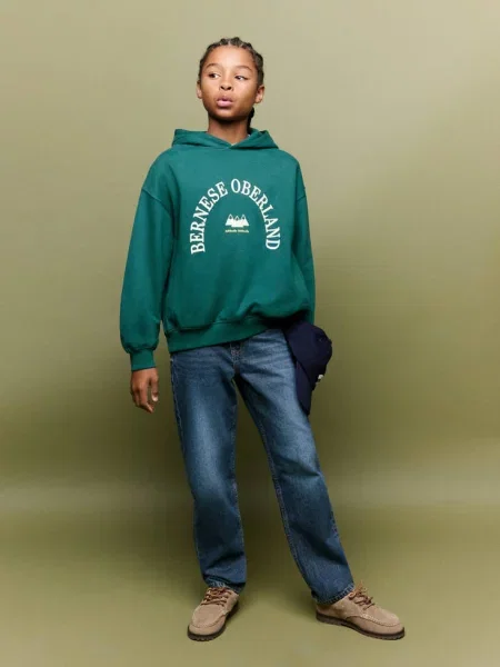 Bluza z kapturem i nadrukiem bilardowa zieleń Dzieci lata MANGO KIDS