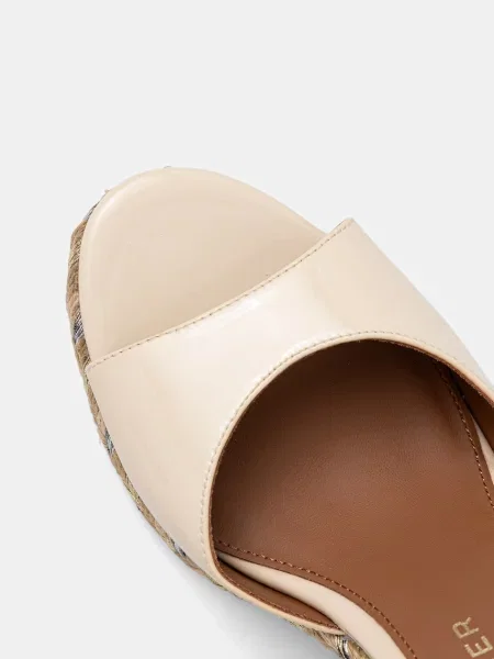 Kurt Geiger London szandál éksarokkal Wedge-Bone bézs