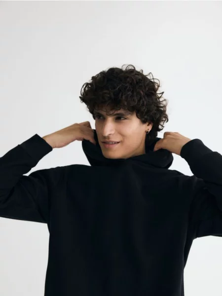 Свитшот Reserved с капюшоном черный