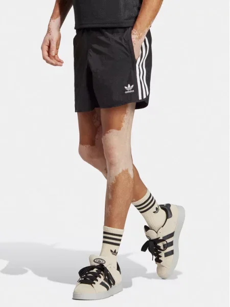 Спортивные шорты Adidas черные