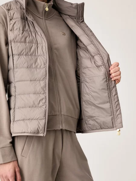 Emporio Armani безрукавка з капюшоном