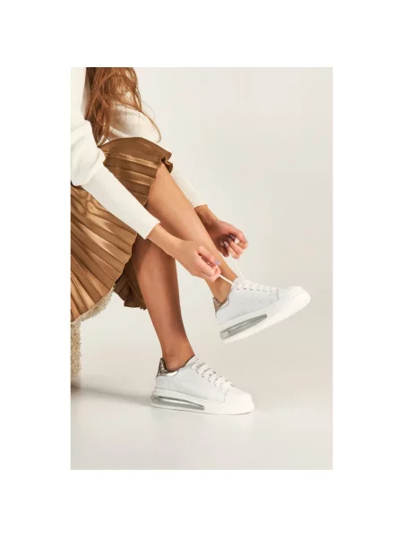 Кросівки Estro білі