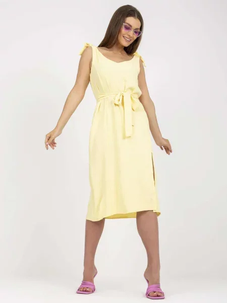Rochie midi Fashionhunters până la genunchi de costum galben