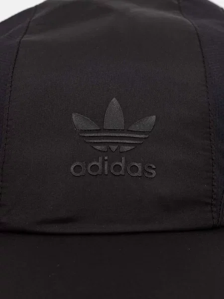 Кепка adidas Originals з аплікацією чорний