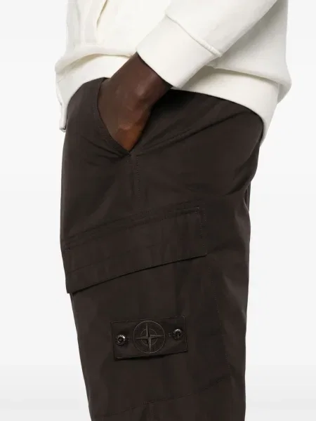 Pantaloni Stone Island cu strasuri maro