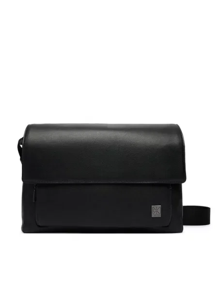 Calvin Klein Crossover torbica Emblem Hw Flap Messenger crna